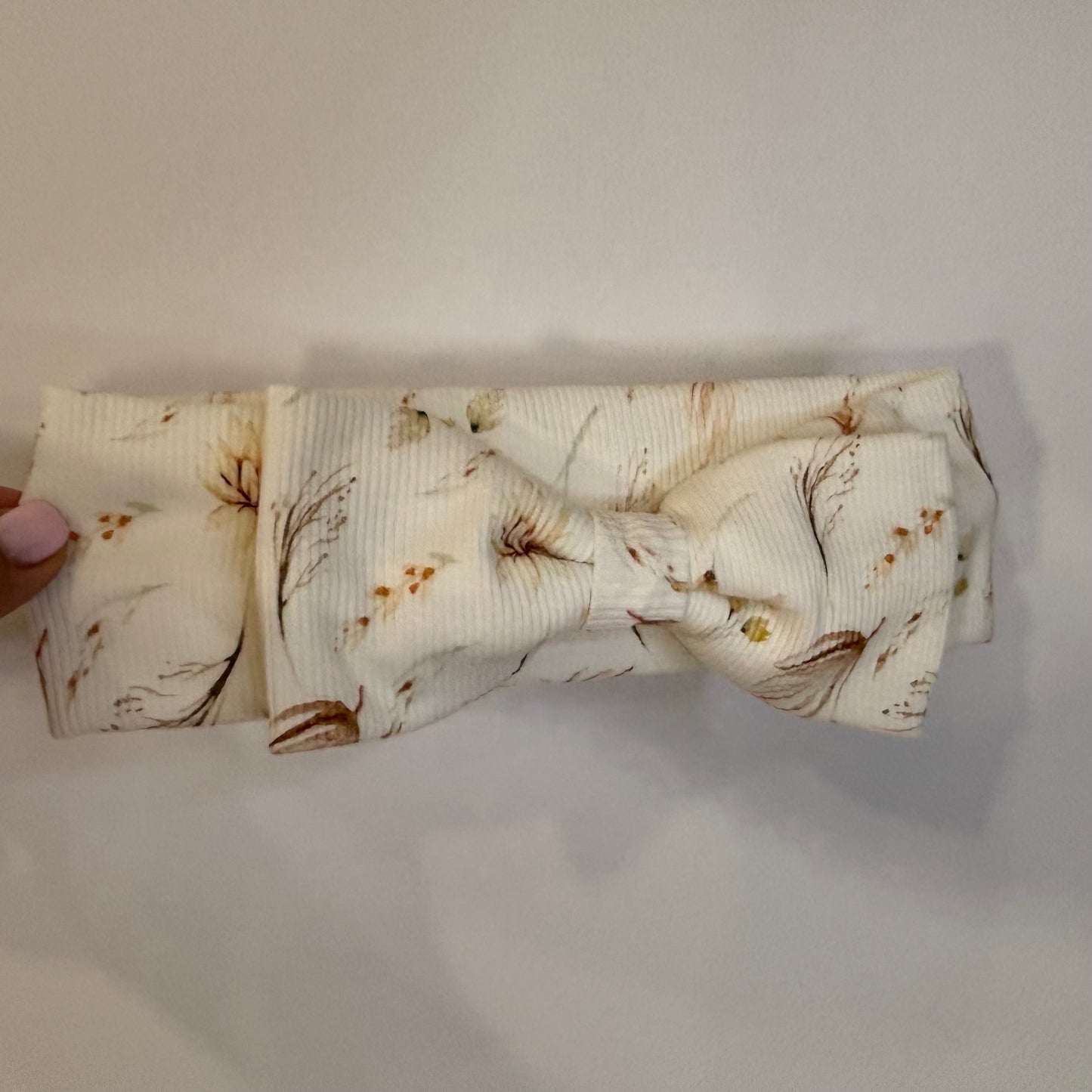 Trakec za ušesa, dekliški