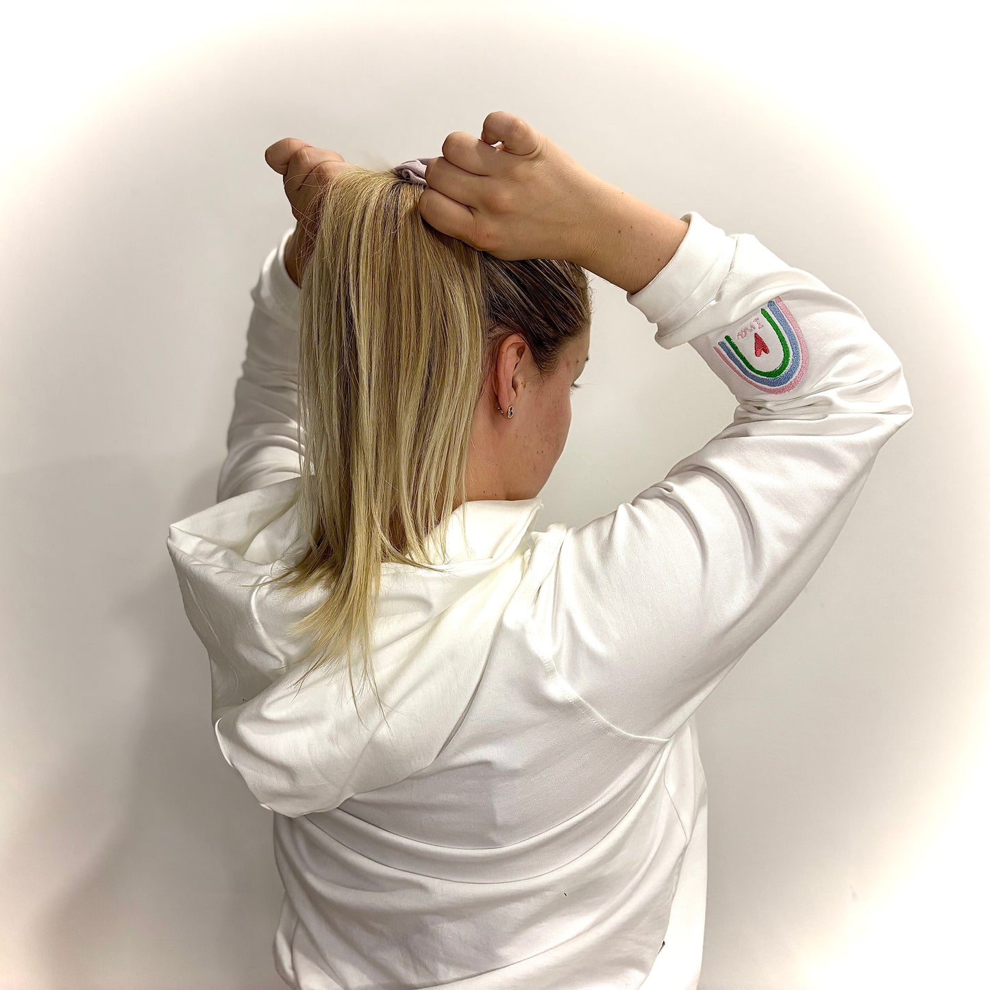 Pulover - MAMA, s trakcem in scrunchie, krajši in širši kroj