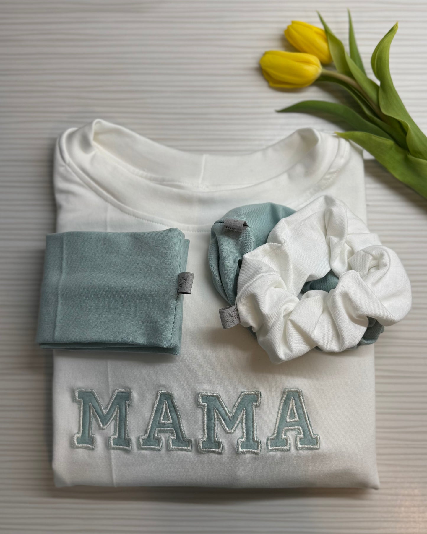 Pulover - MAMA, s trakcem in scrunchie, navaden kroj