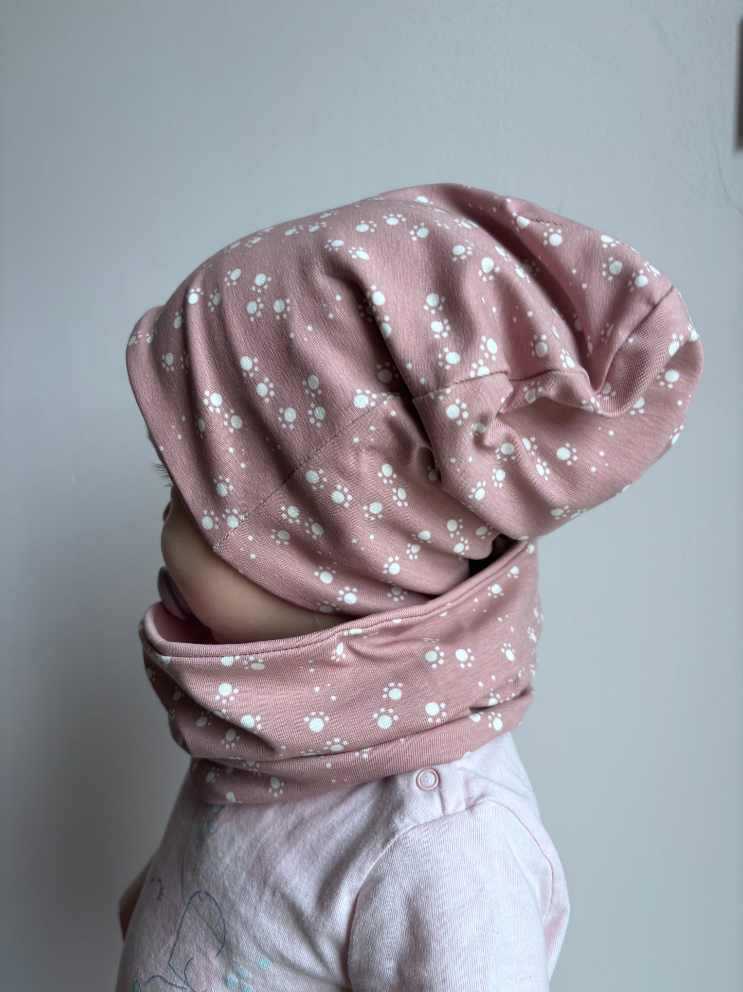 Prehodna kapa in šal za punce